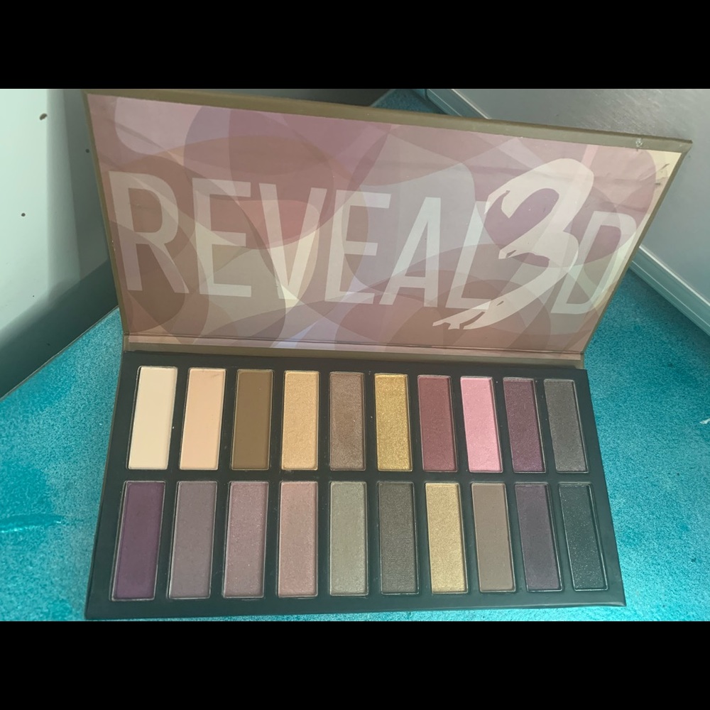 Reveal 3 makeup palette - brand new